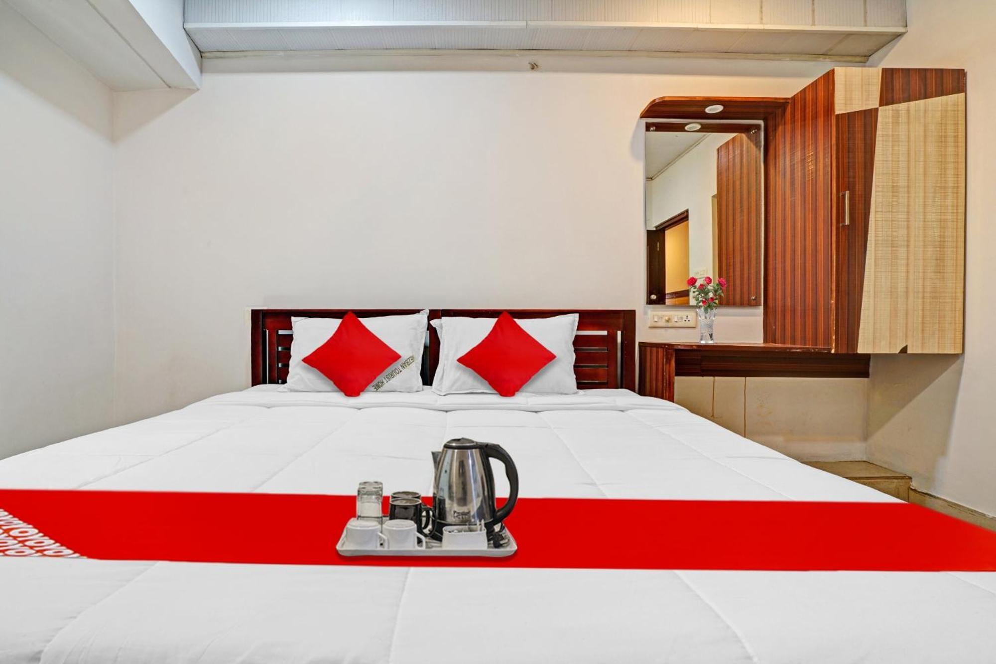 Oyo Flagship Mezban Grand Suites Kochi Exterior photo